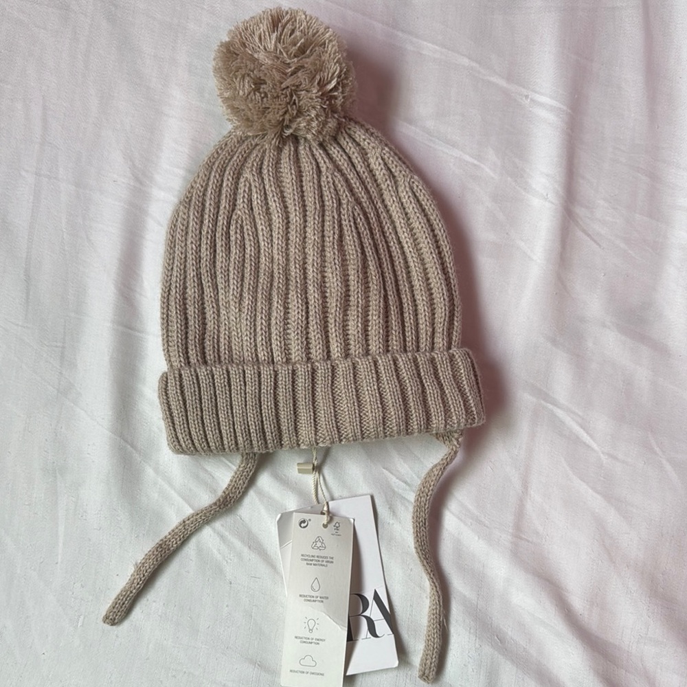 Zara Baby Tan Knit Pom-Pom Hat size 1-3yrs
